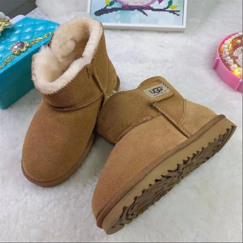 Snow boot for kid with box  